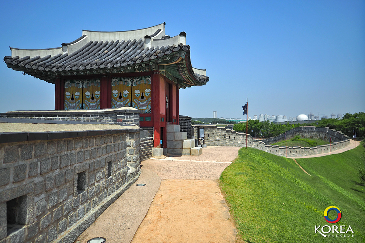 Changnyongmun Gate 