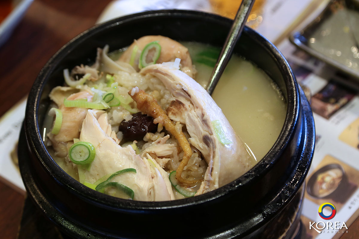 ไก่ตุ๋นโสม Hwanghu Samgyetang