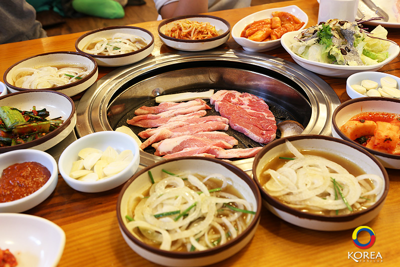 ฮวัง กึม จอง ร้านหมูย่าง คาลบี้ ( Galbi ) เจ้าอร่อย ติดกับสถานี Anguk ทางออก 2