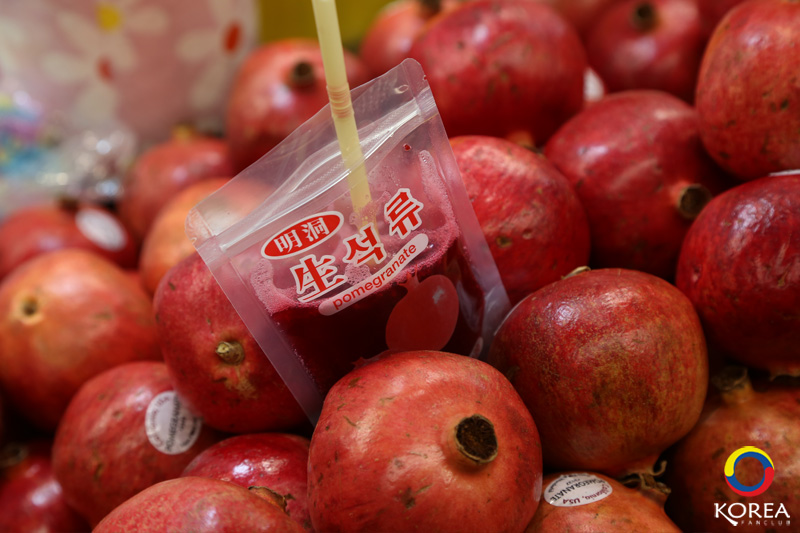 pomegranate Juice : น้ำทับทิมคั้นสด ๆ หนึ่งใน Street Food น่าลองย่าน Myeongdong