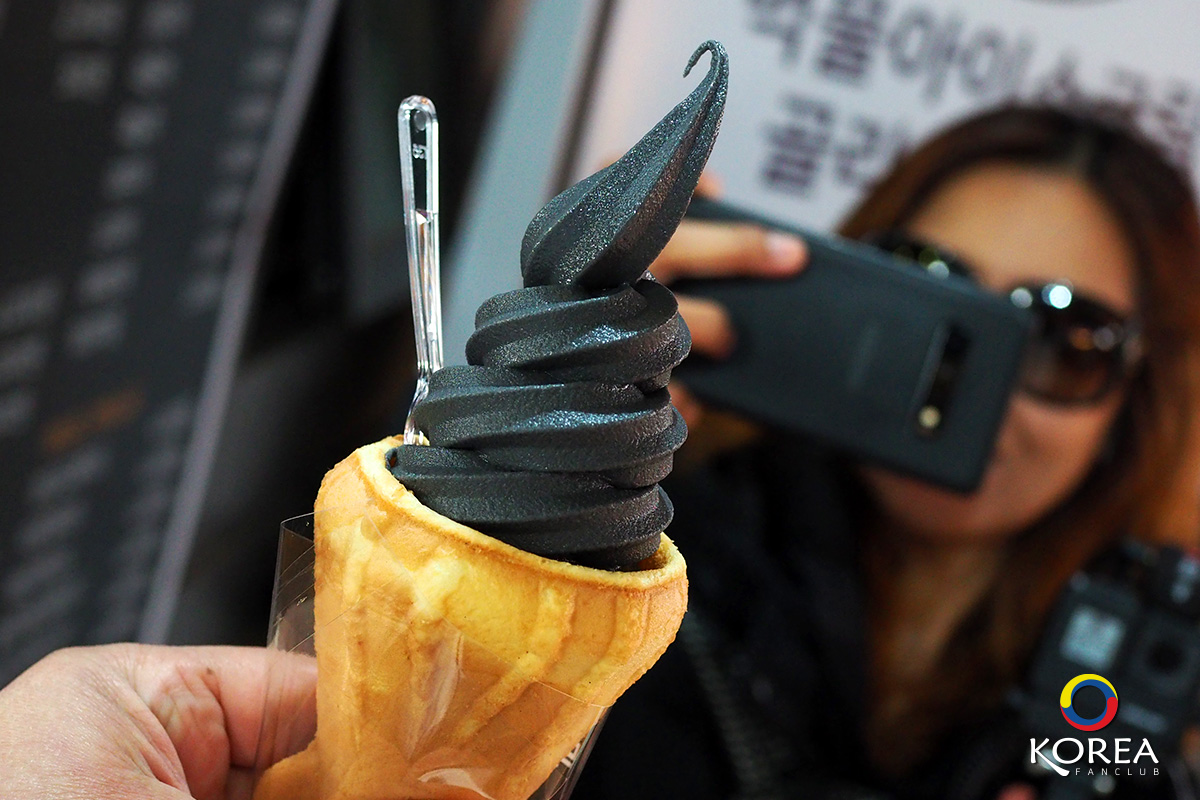 ไอศกรีมหมึกดำ Masiwa Squid Ink soft Ice Cream