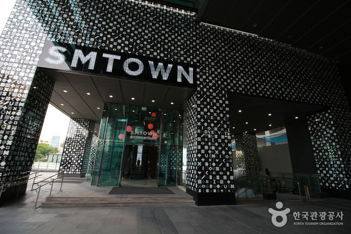 เอสเอ็มทาวน์ โคเอ็กซ์ อาร์เที่ยม : SMTOWN Coex Artium