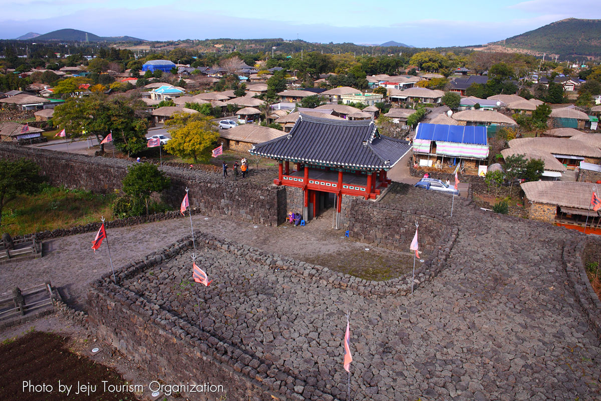 หมู่บ้านพื้นเมืองซองอึบ : Seongeup Folk Village