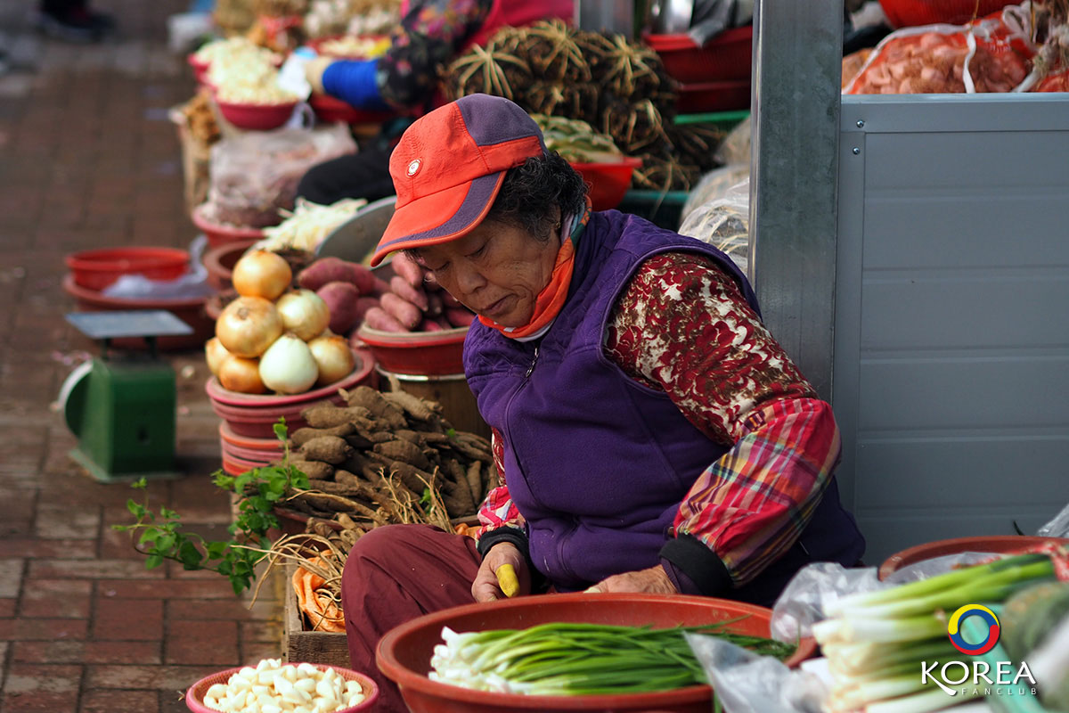 ตลาดพื้นเมือง ฮัลลิม Hallim Traditional 5-day Market