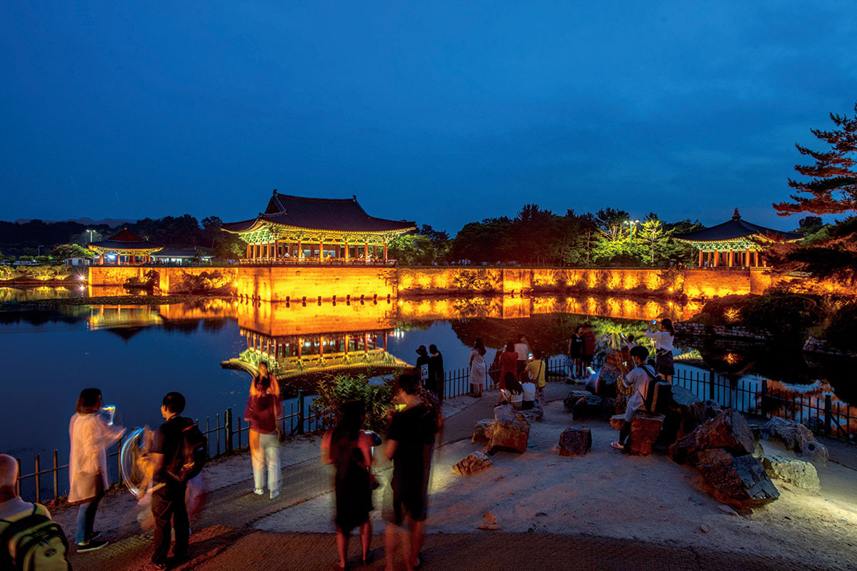 พระราชวังดงกุก สระวอลจิ : Donggung Palace & Wolji Pond