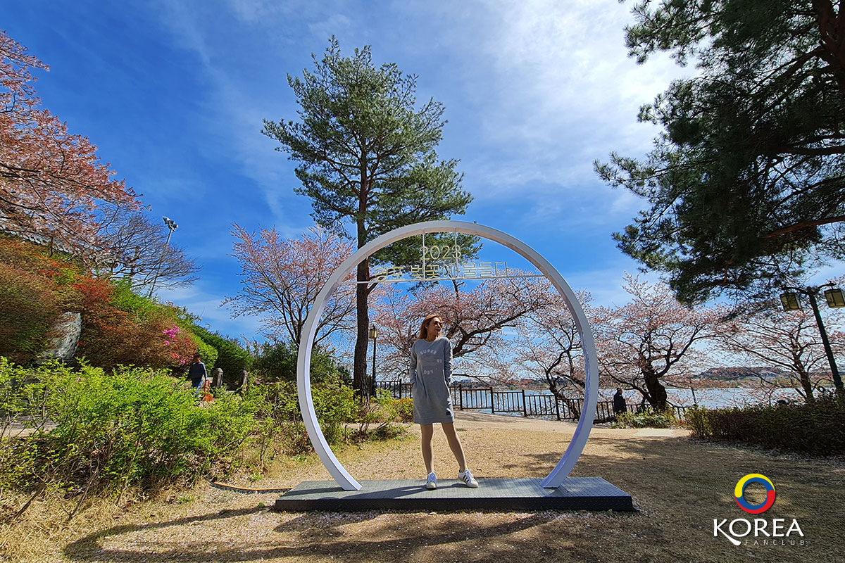 Gyeongpoho Lake