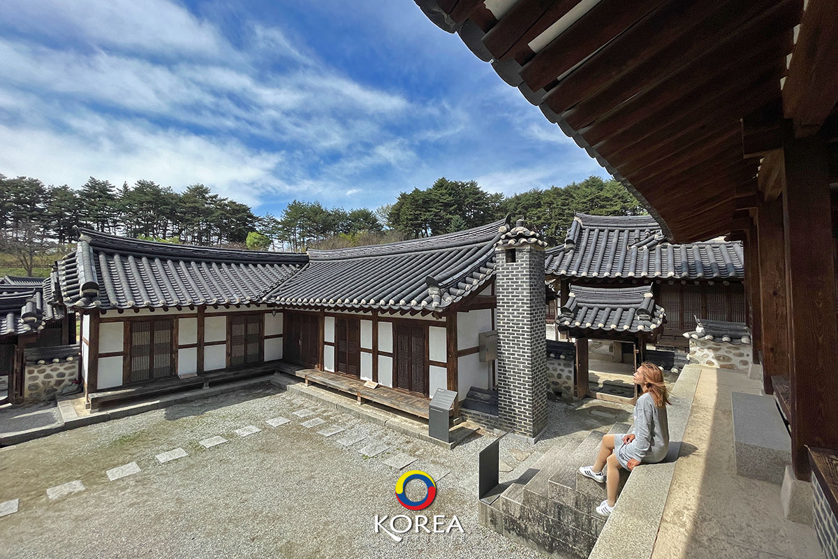 Seongyojang House