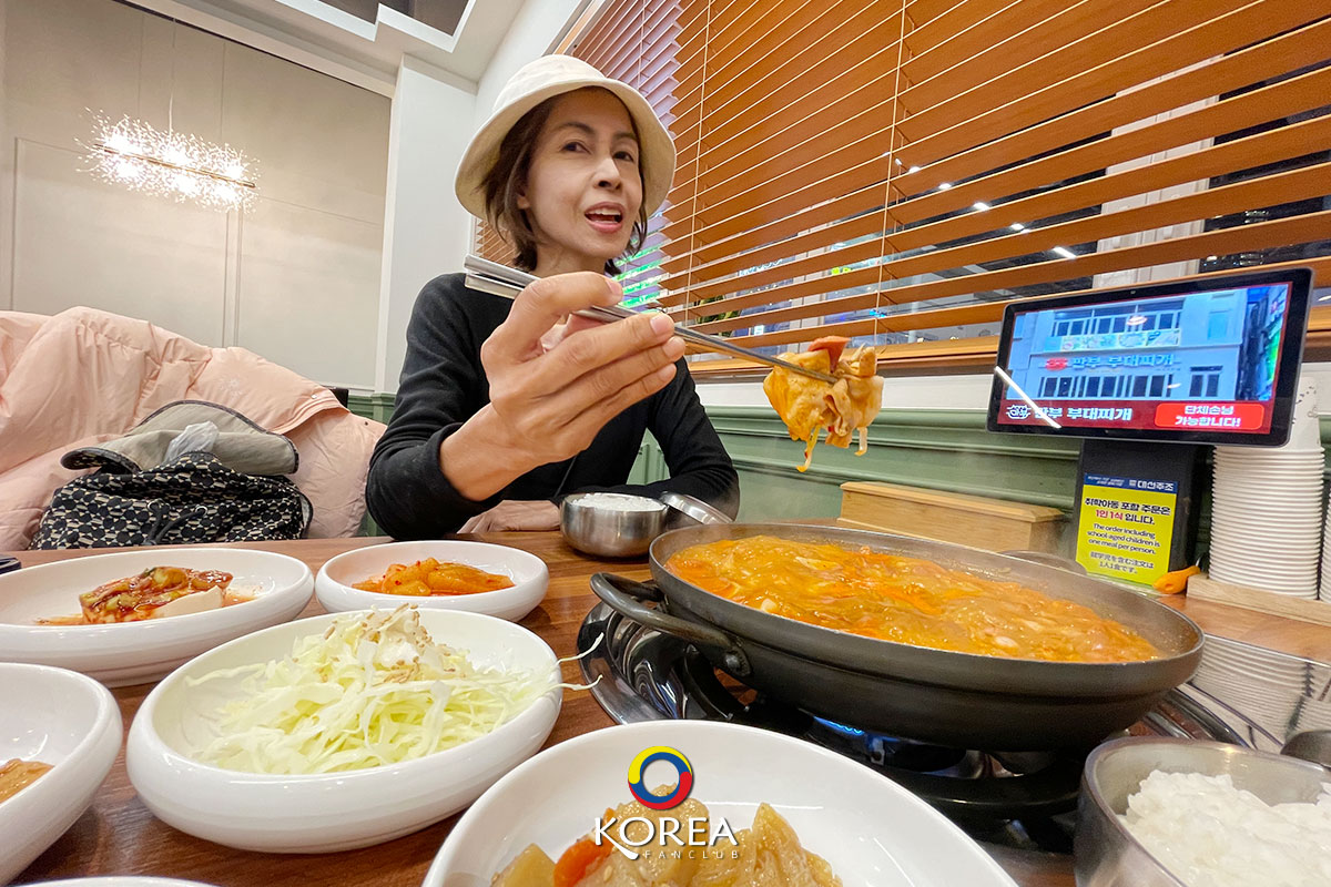Budae Jjigae ลุงเด้ง ป้าไก่